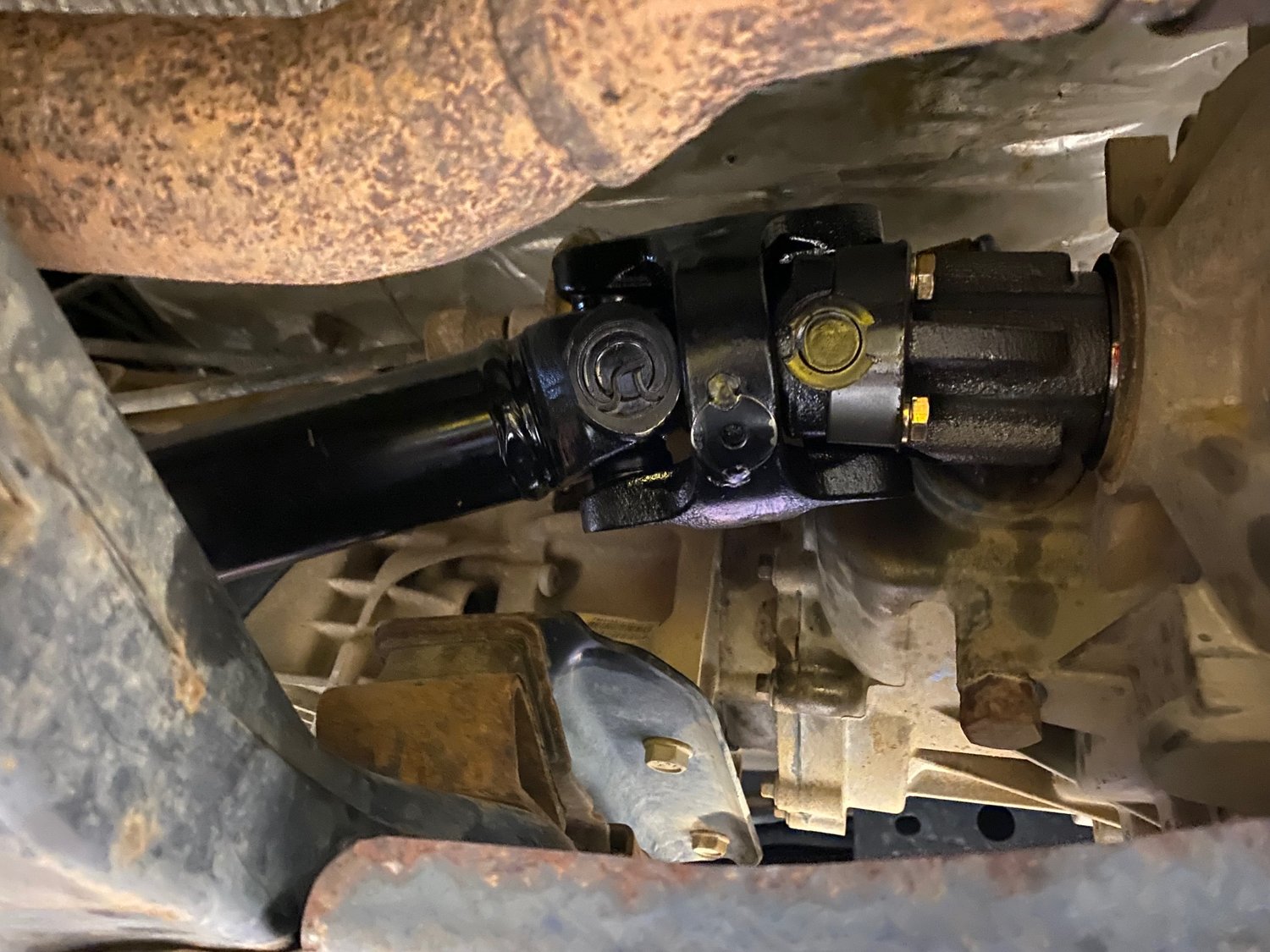 J.E. Reel 3112JK24FBFGD Heavy Duty 1310 Front Driveshaft for 1218